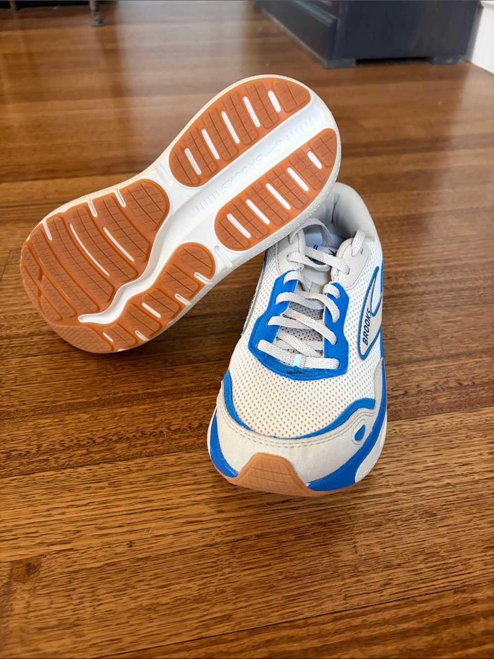 Brooks Ghost Max Women’s Size 8 💙🤍 - Picture 5 of 5